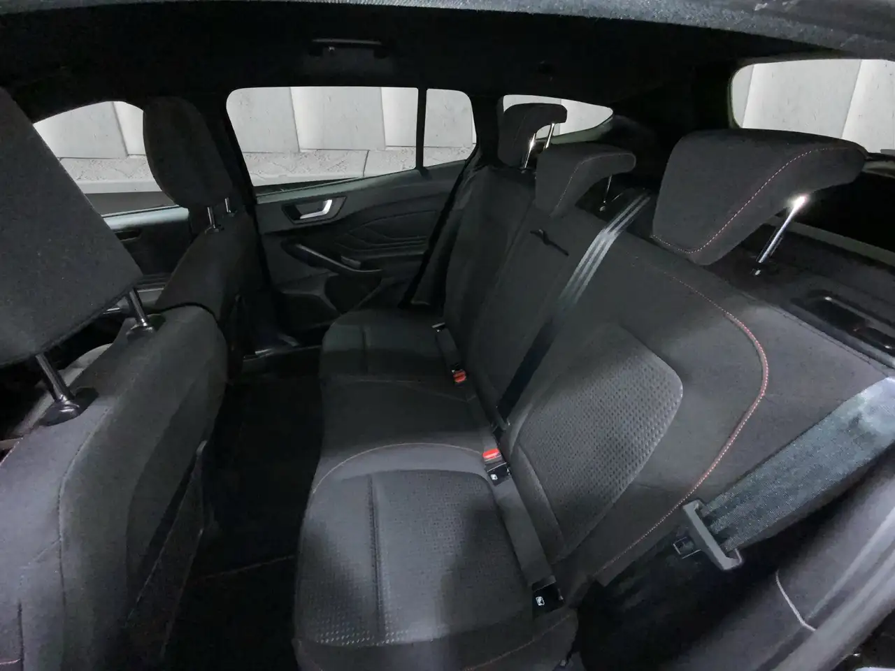 Ford Focus ST-Line X Turnier Aut.*AHK*ACC*HUD*KAM*NAVI*WINTER — Galería del vehículo 9