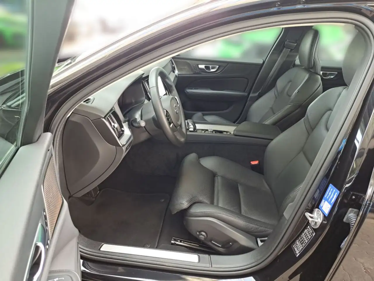 Volvo S60 B5 B AWD Plus Dark Harman/Kardon+Ambiente — Vehicle gallery 8