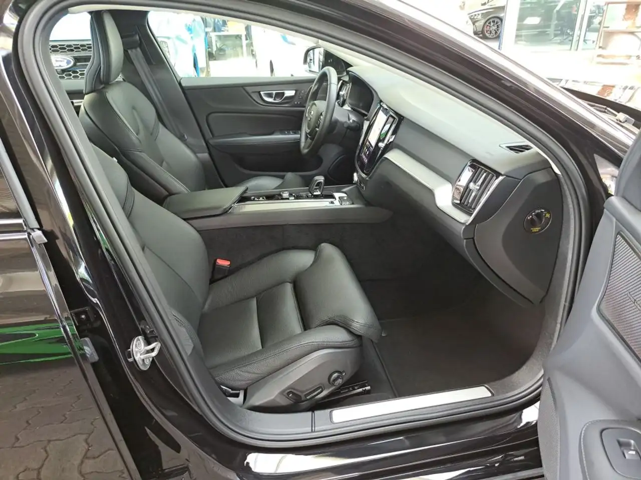 Volvo S60 B5 B AWD Plus Dark Harman/Kardon+Ambiente — Vehicle gallery 19