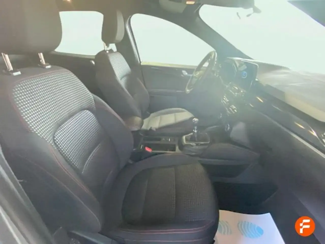 Ford Kuga 1.5 EcoBoost ST-Line FWD 150 — Galería del vehículo 19