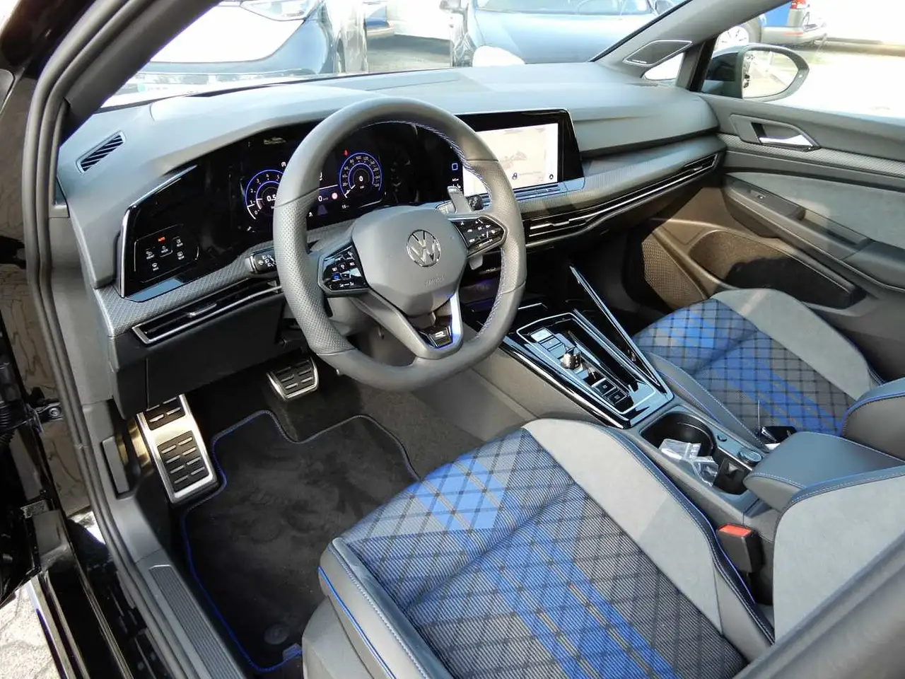 Volkswagen Golf VIII Variant 2.0 TSI 4Motion DSG R — معرض صور السيارة 8