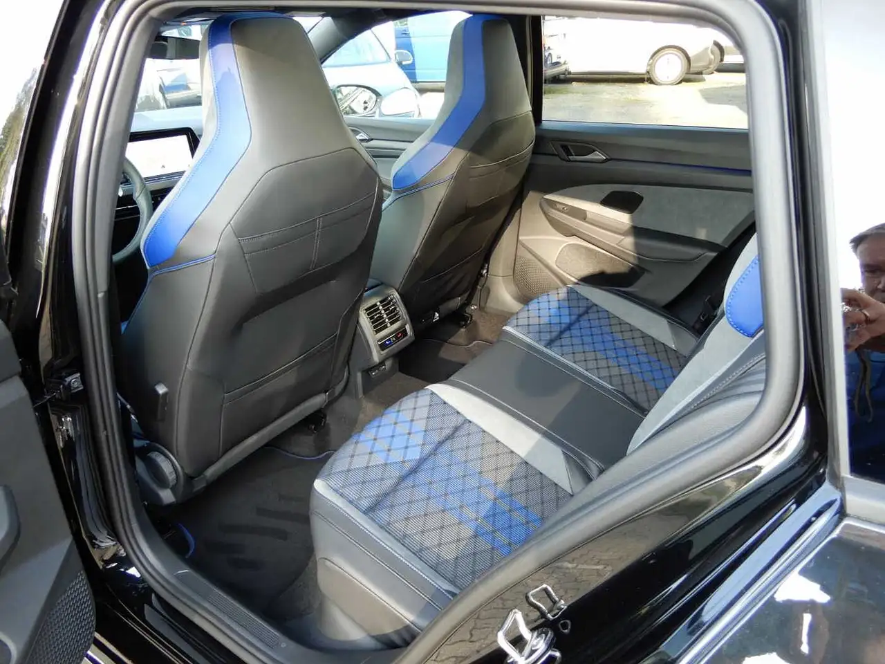 Volkswagen Golf VIII Variant 2.0 TSI 4Motion DSG R — معرض صور السيارة 9