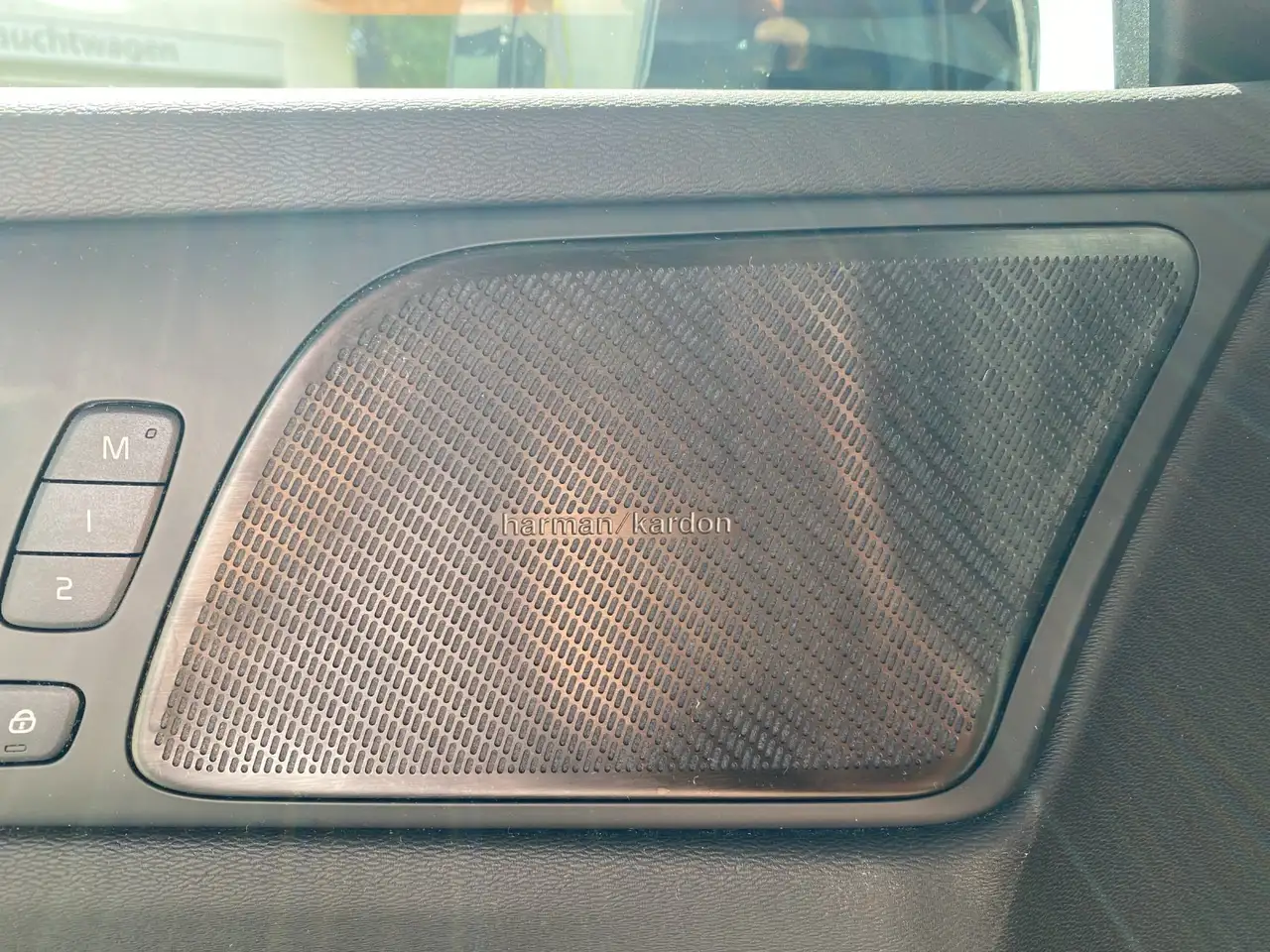 Volvo V60 Kombi T8 Plus Dark Recharge SitzHZG*DAB*Navi* — Galería del vehículo 18