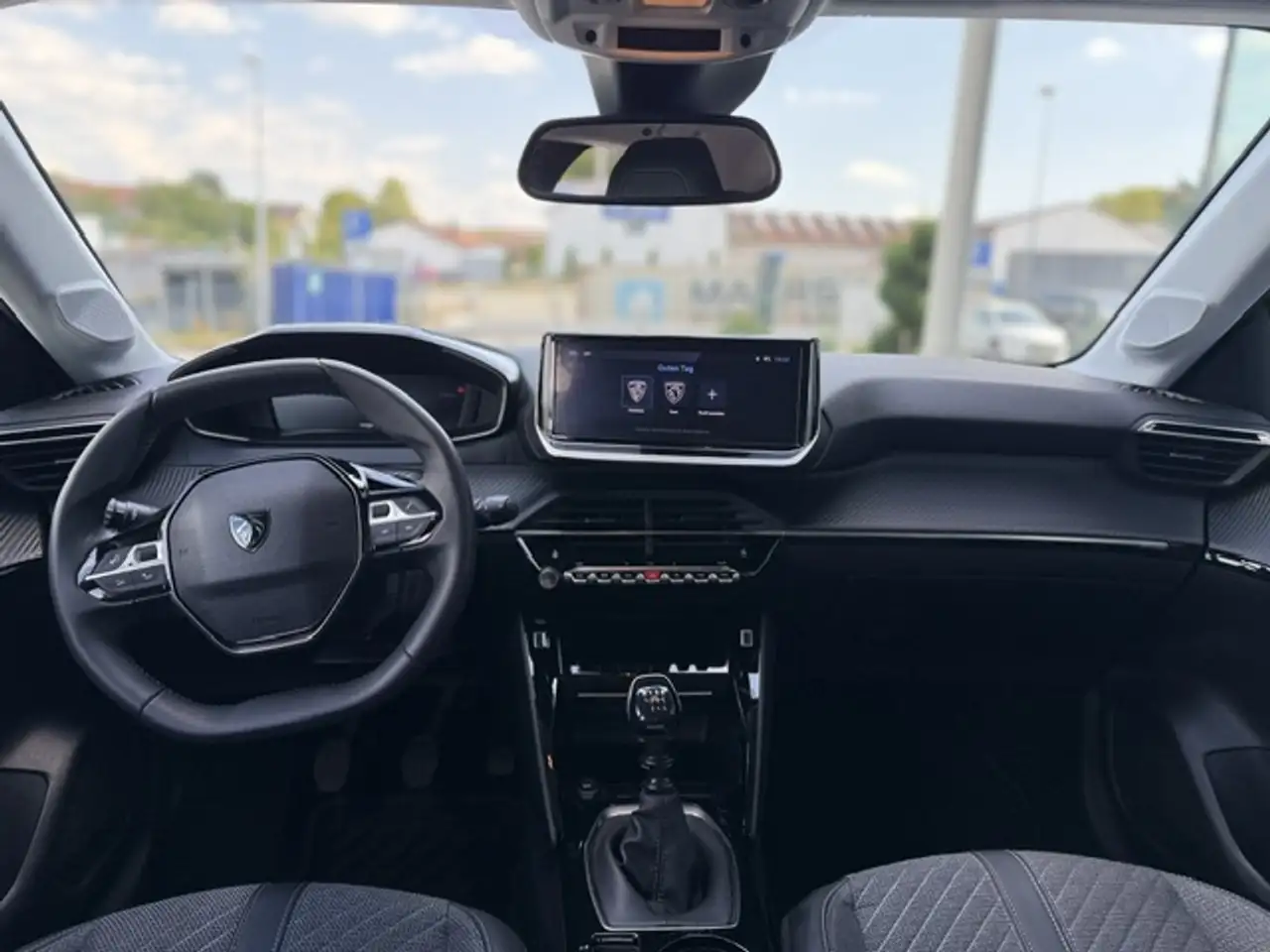 Peugeot 208 Allure Pure Tech, (NEUE SKR,) — معرض صور السيارة 7