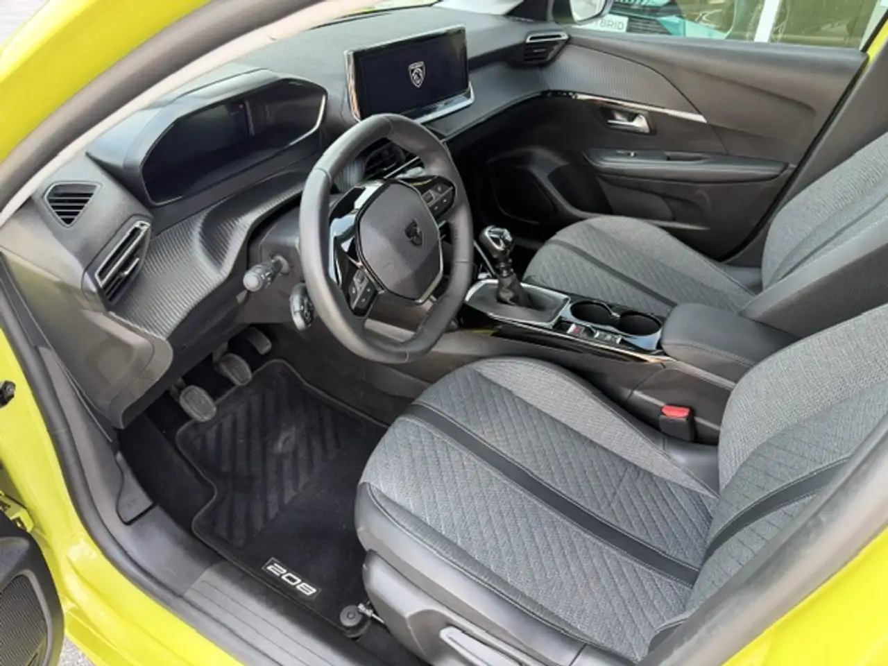 Peugeot 208 Allure Pure Tech, (NEUE SKR,) — معرض صور السيارة 6