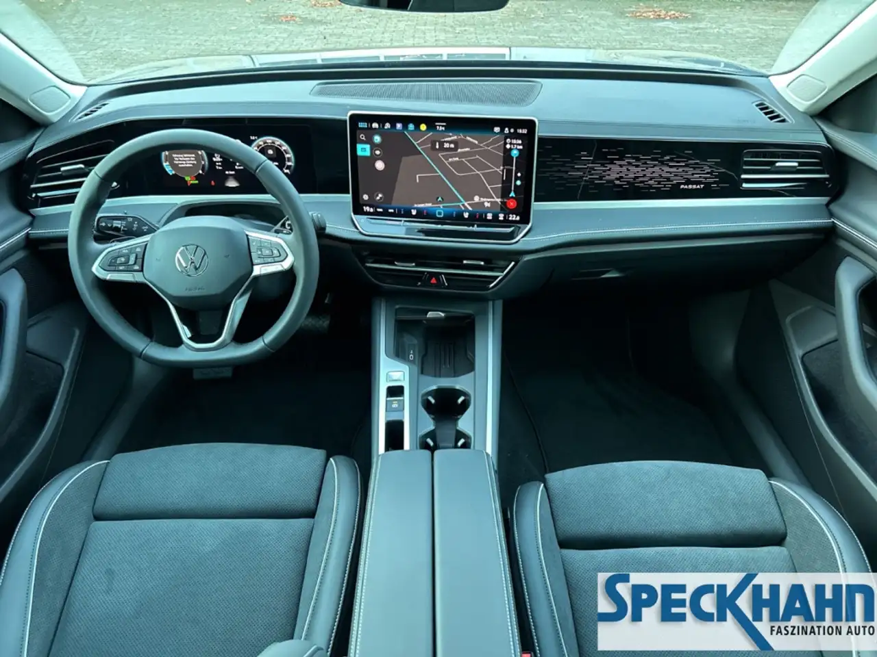 Volkswagen Passat Variant 1.5 eTSI Business Mildhybrid AHK Kamera PDCv+h — Galería del vehículo 14