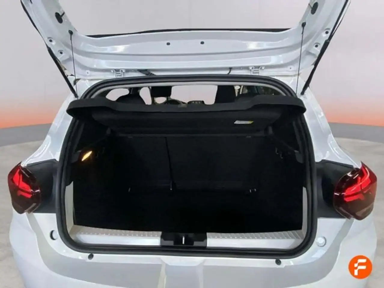 Dacia Sandero TCe Essential 67kW — Galería del vehículo 21