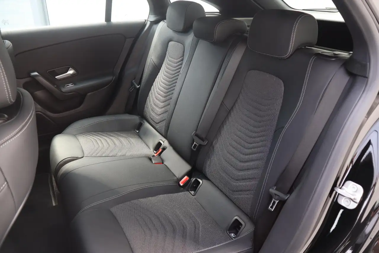 Mercedes-Benz CLA 180 Advanced RFK LED 1.Hd. — Galería del vehículo 21