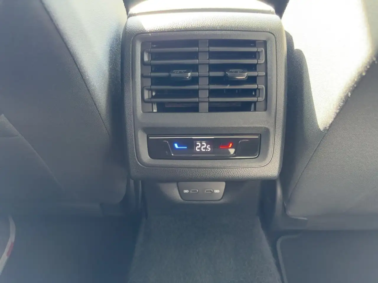 Volkswagen Golf VIII MOVE 1.0 TSI LED APP PDC LIGHT ASSIST — Galerie du véhicule 22