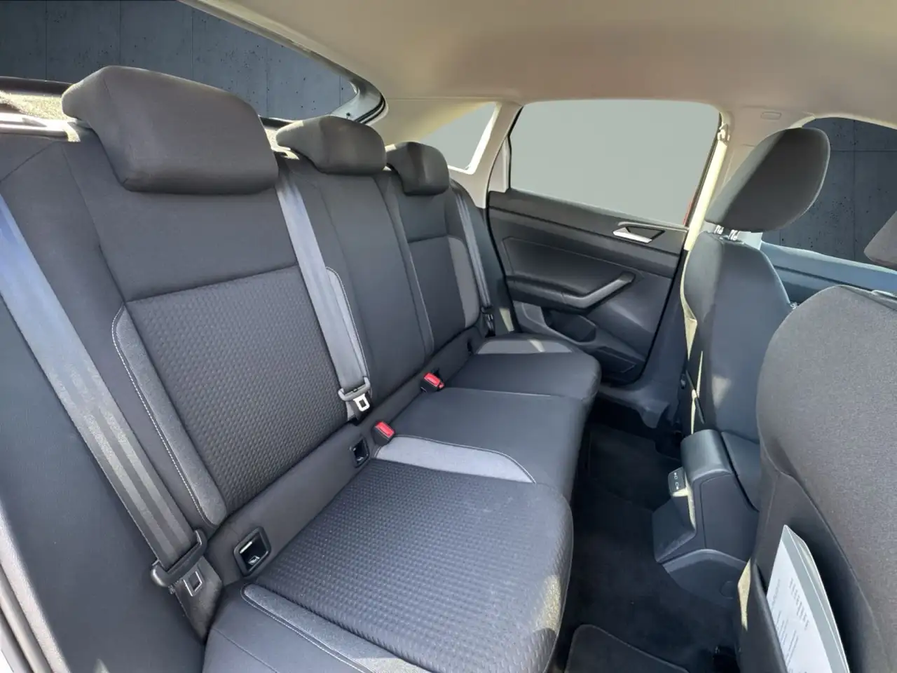Volkswagen Taigo Life 1.0 TSI DSG AppCon/Kam/SHZ/LED/17" — Galería del vehículo 17