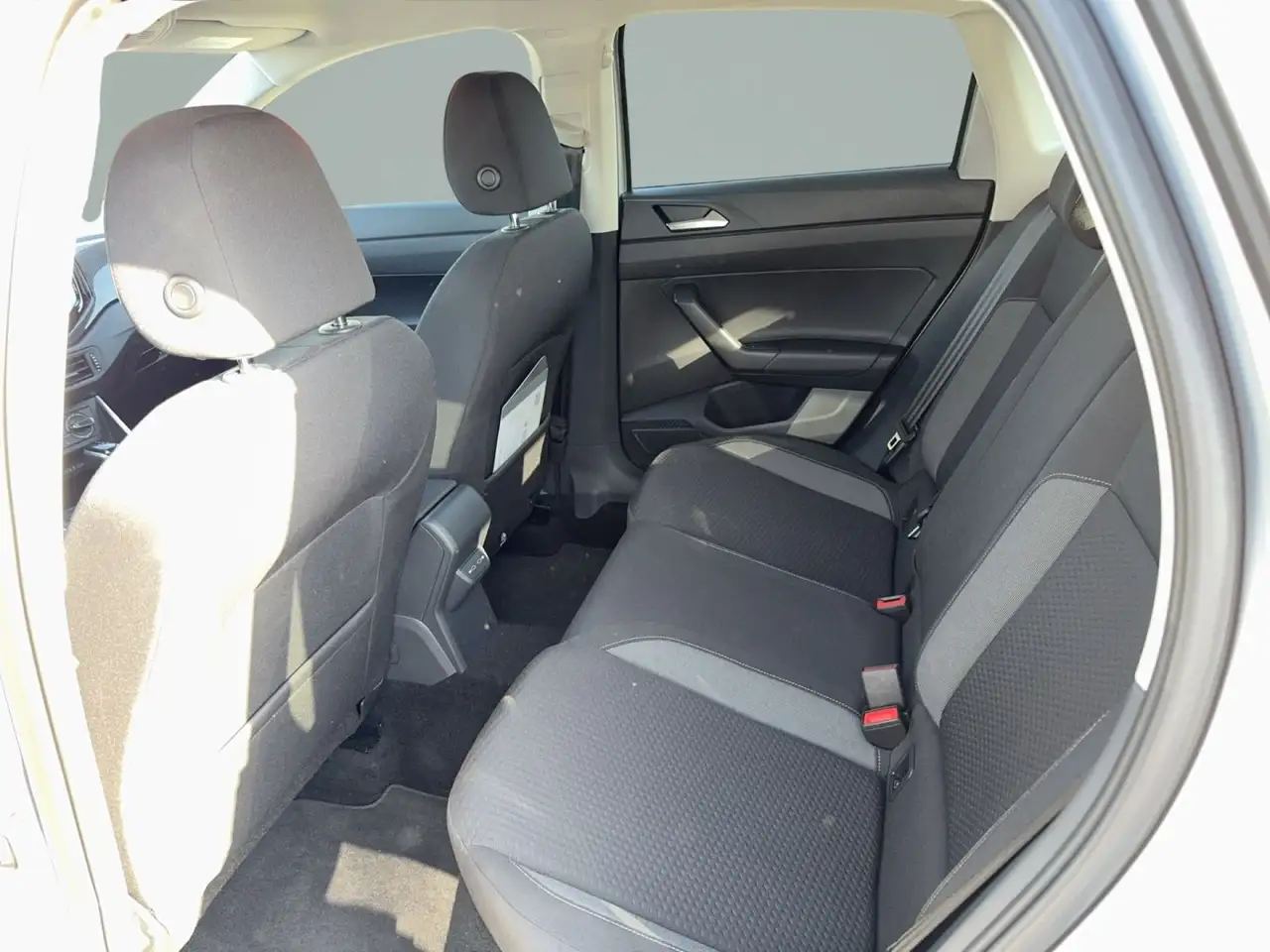 Volkswagen Taigo Life 1.0 TSI DSG AppCon/Kam/SHZ/LED/17" — Galería del vehículo 12