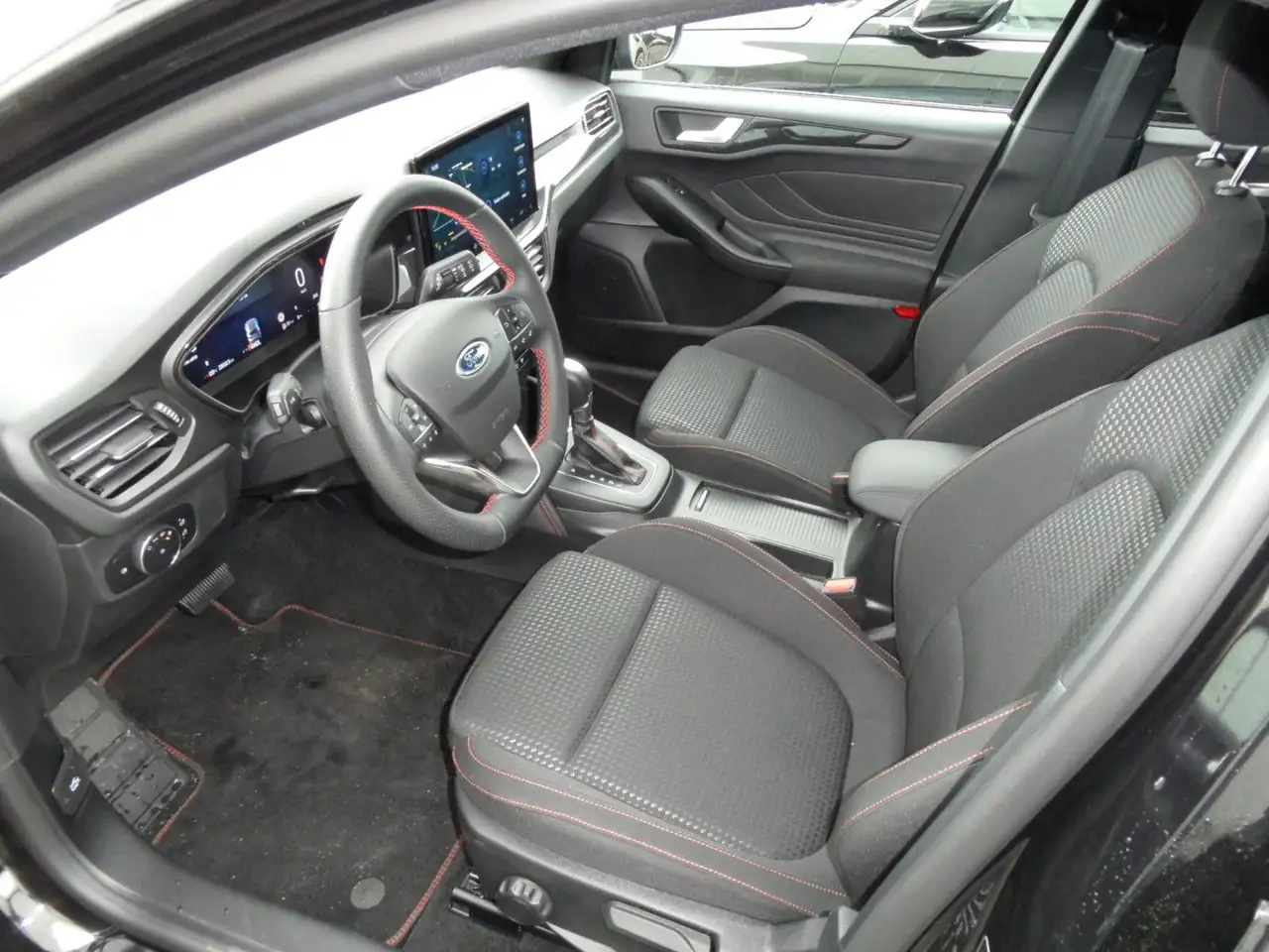 Ford Focus Turnier ST-Line X+Cam+Panoramadach+AHK+AT — Galería del vehículo 7