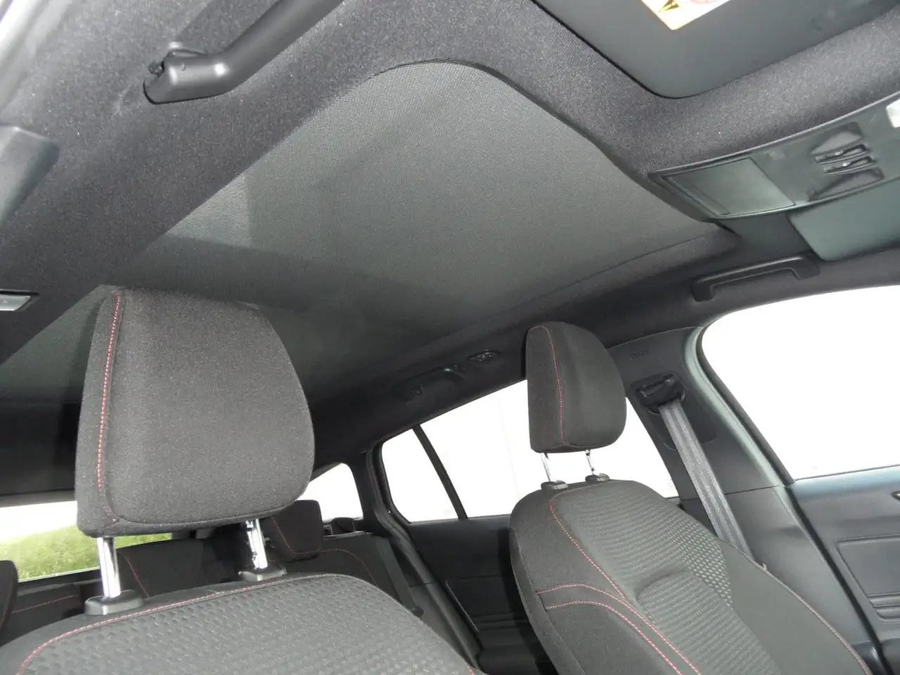 Ford Focus Turnier ST-Line X+Cam+Panoramadach+AHK+AT — Galería del vehículo 15