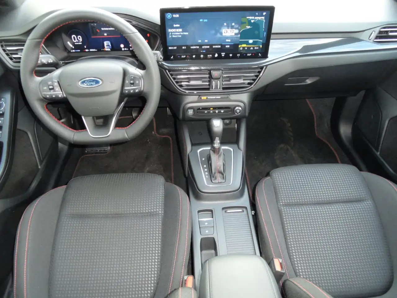 Ford Focus Turnier ST-Line X+Cam+Panoramadach+AHK+AT — Galería del vehículo 8