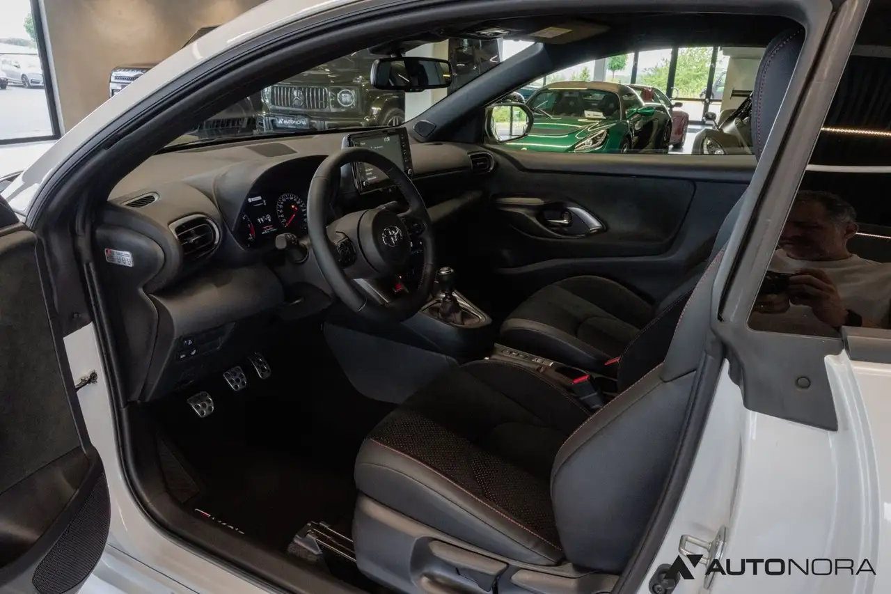 Toyota Yaris GR Yaris WRC Triple Edition Performance-Paket — Vehicle gallery 20