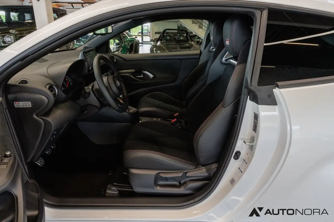 Toyota Yaris GR Yaris WRC Triple Edition Performance-Paket — Vehicle gallery 19