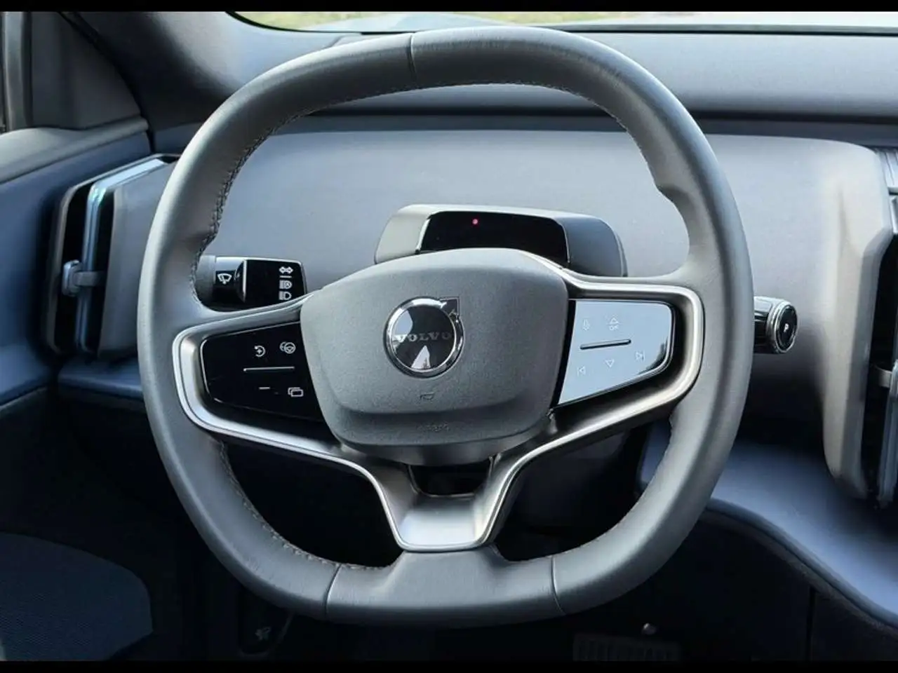 Volvo EX30 Single M. Extended Range RWD Plus — Vehicle gallery 11