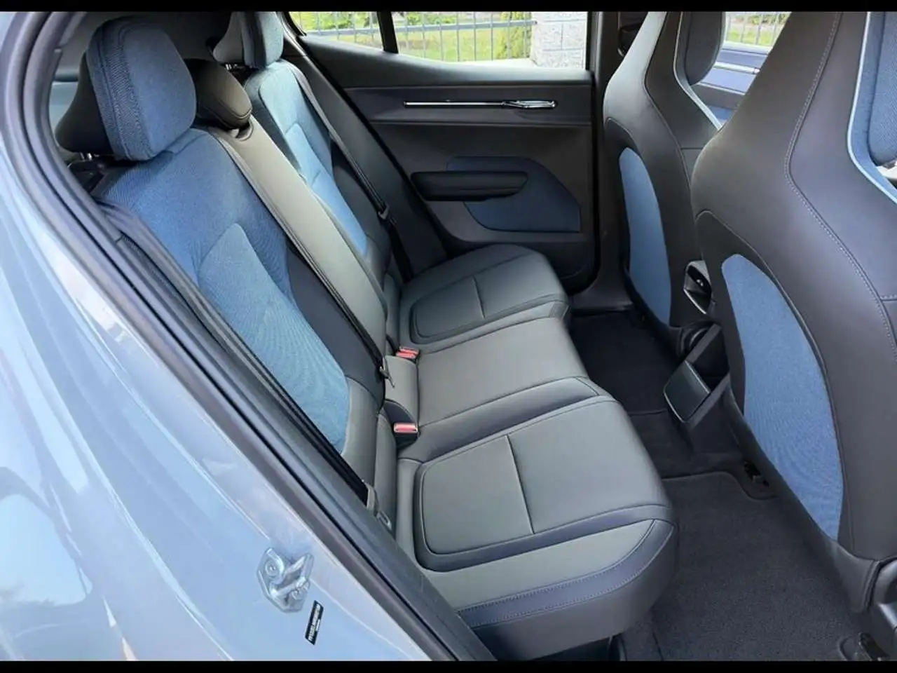 Volvo EX30 Single M. Extended Range RWD Plus — Vehicle gallery 10