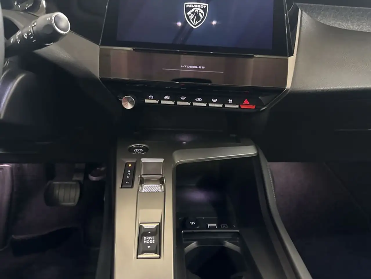 Peugeot 408 PureTech 130 EAT8 Allure — Vehicle gallery 14
