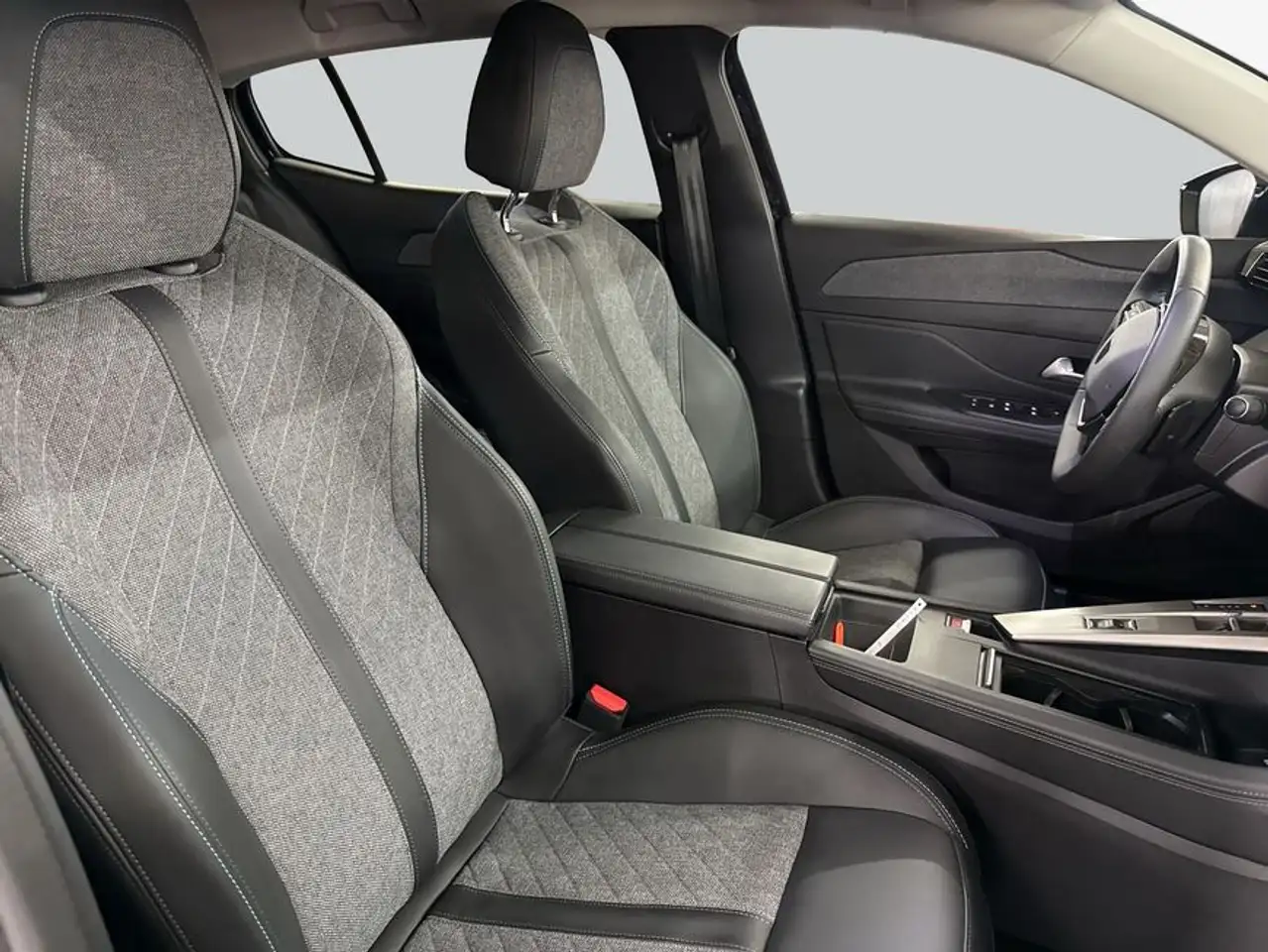 Peugeot 408 PureTech 130 EAT8 Allure — Vehicle gallery 12