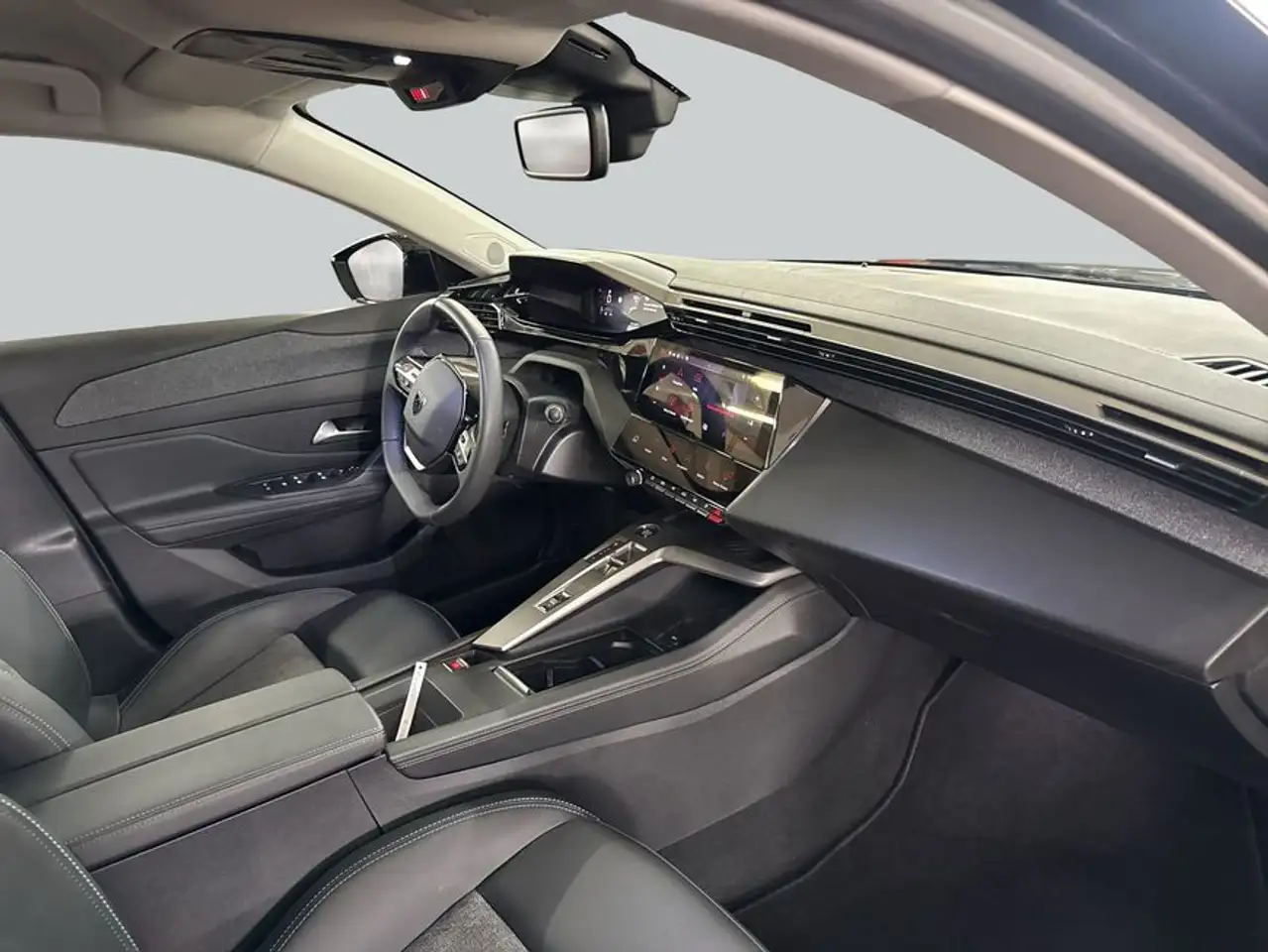 Peugeot 408 PureTech 130 EAT8 Allure — Vehicle gallery 15