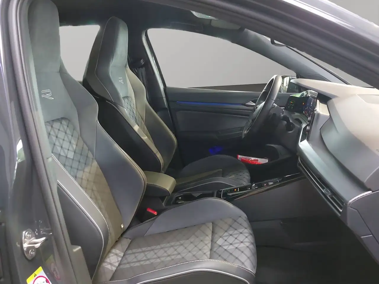 Volkswagen Golf R-Line 1,5 eTSI DSG 18" — معرض صور السيارة 15