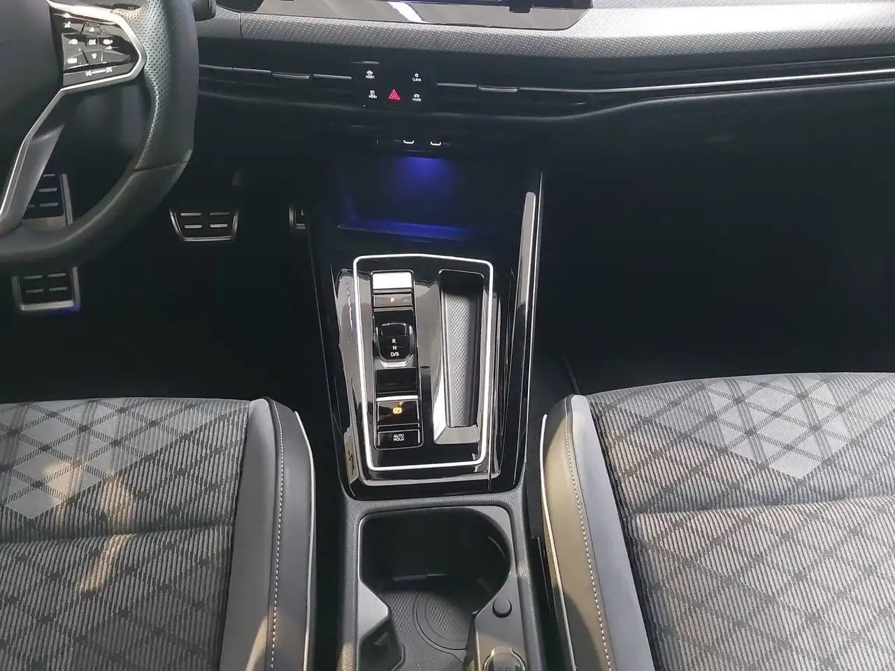Volkswagen Golf R-Line 1,5 eTSI DSG 18" — معرض صور السيارة 14