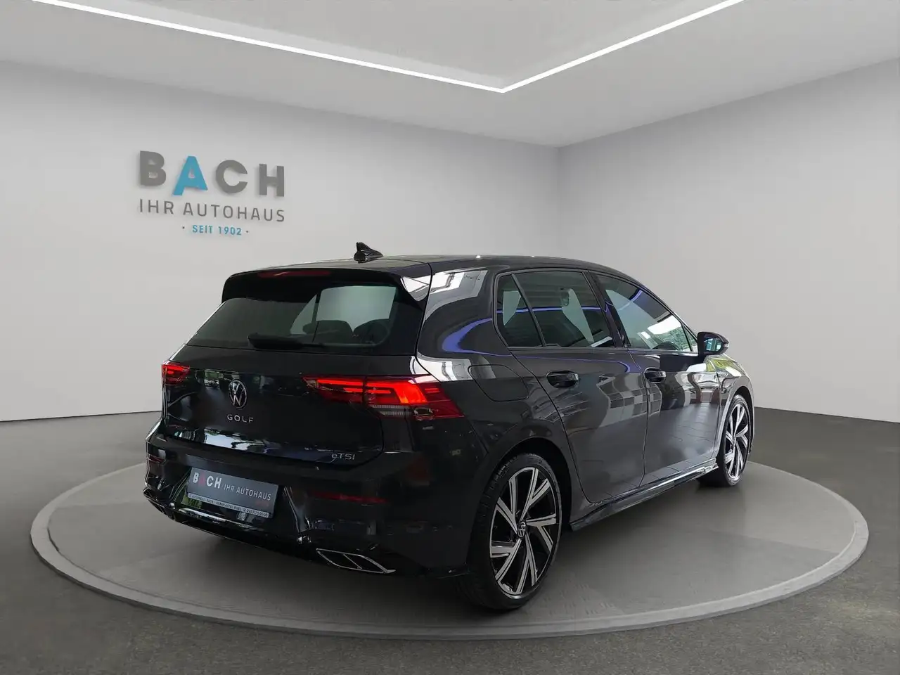 Volkswagen Golf R-Line 1,5 eTSI DSG 18" — معرض صور السيارة 8