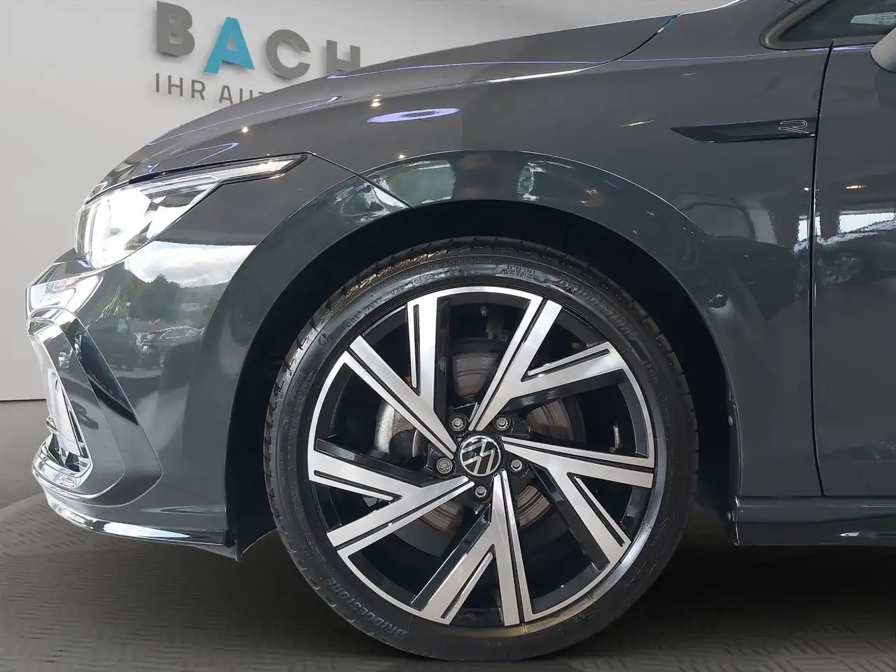 Volkswagen Golf R-Line 1,5 eTSI DSG 18" — معرض صور السيارة 19