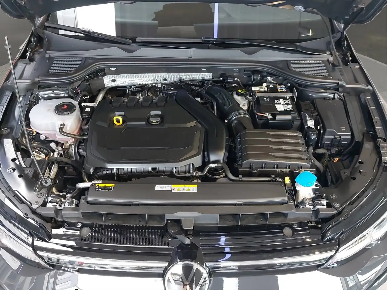 Volkswagen Golf R-Line 1,5 eTSI DSG 18" — معرض صور السيارة 24