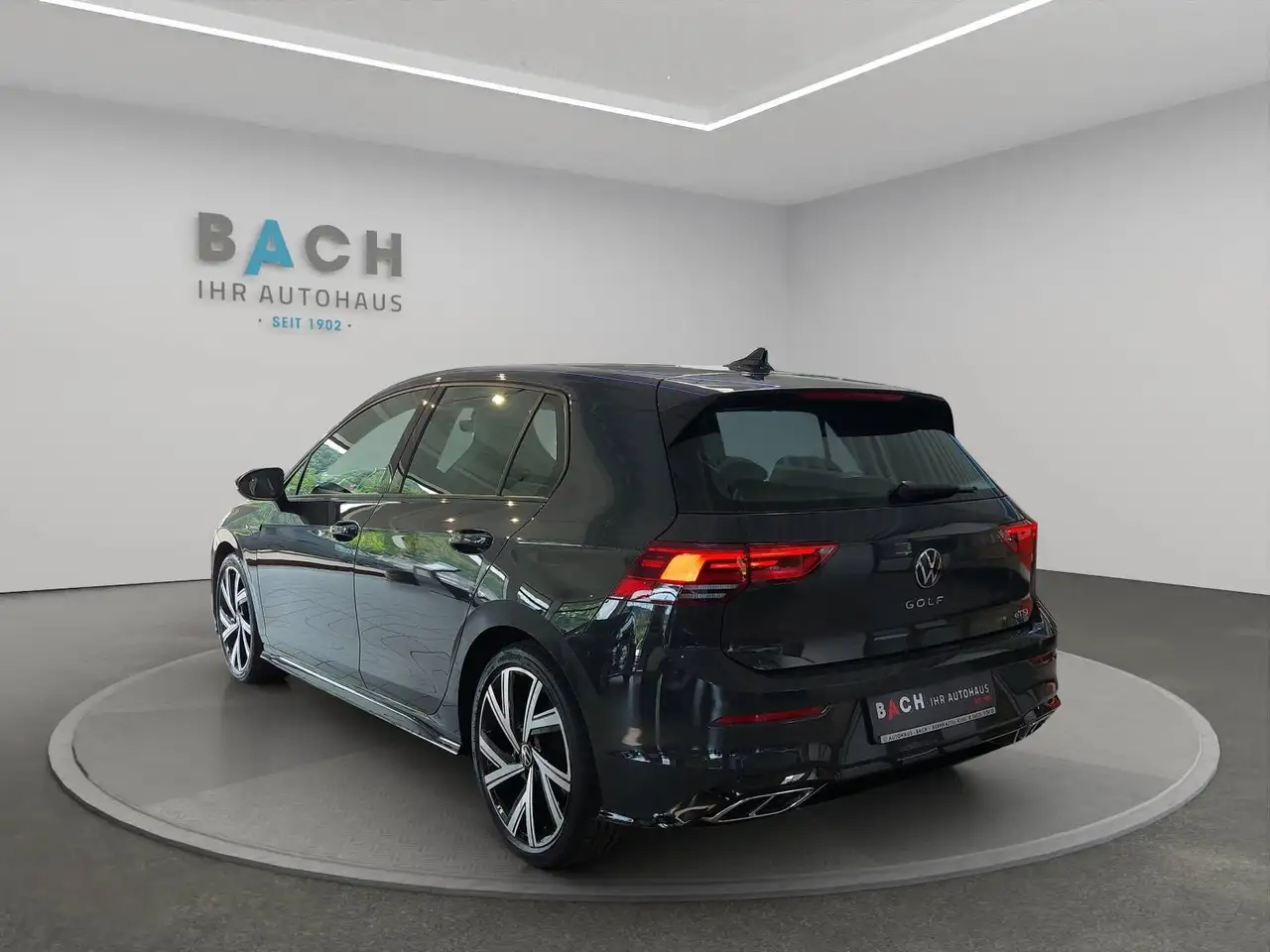 Volkswagen Golf R-Line 1,5 eTSI DSG 18" — معرض صور السيارة 6