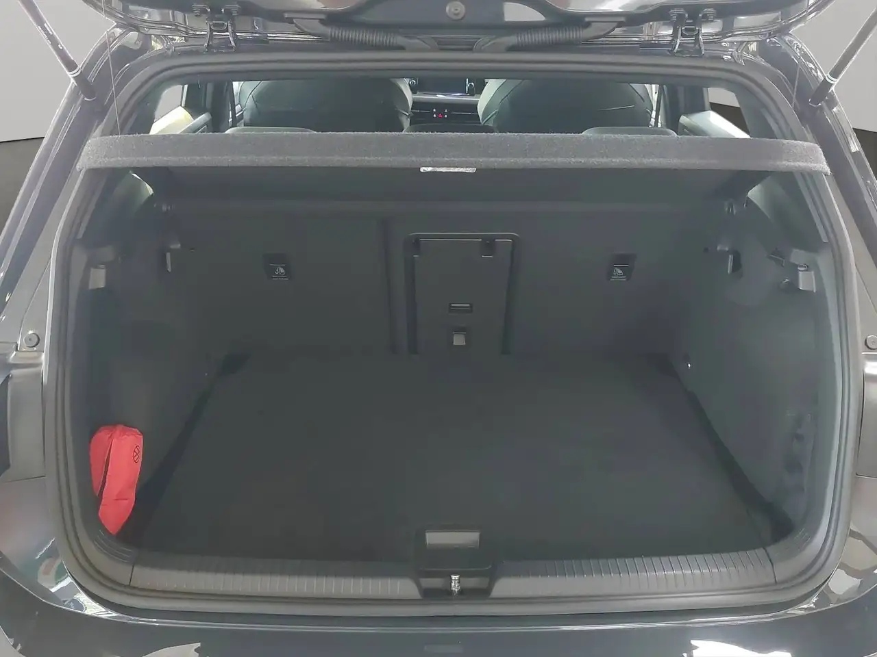 Volkswagen Golf R-Line 1,5 eTSI DSG 18" — معرض صور السيارة 21