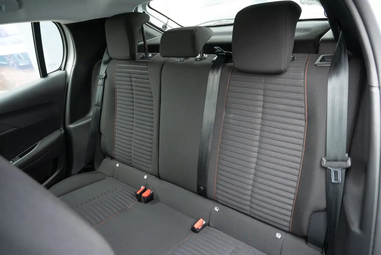 Peugeot 208 Active Pack 1.2 PureTech 100 *SHZ*DAB*MIRROR-SCREEN* — Vehicle gallery 7