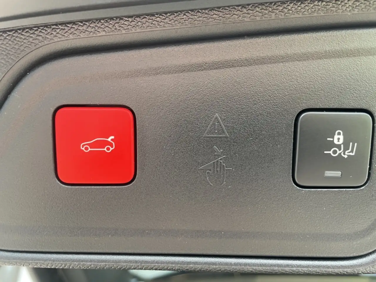 Peugeot 3008 Allure Pack PT 130 EAT8 Navi LED ACC Digitales Coc — معرض صور السيارة 20