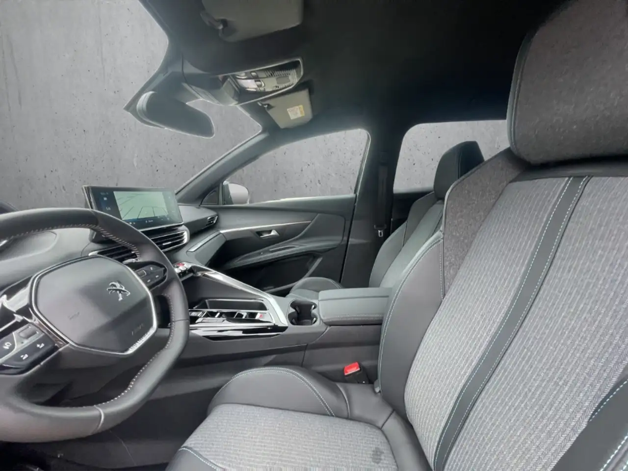 Peugeot 3008 Allure Pack PT 130 EAT8 Navi LED ACC Digitales Coc — معرض صور السيارة 9
