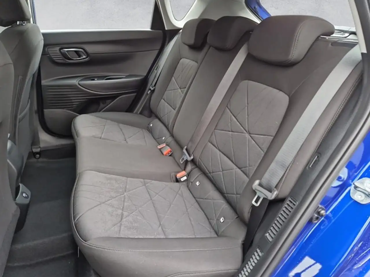 Hyundai BAYON 1.0 T-GDI 48V Trend PDC/Sitzheizung — معرض صور السيارة 6