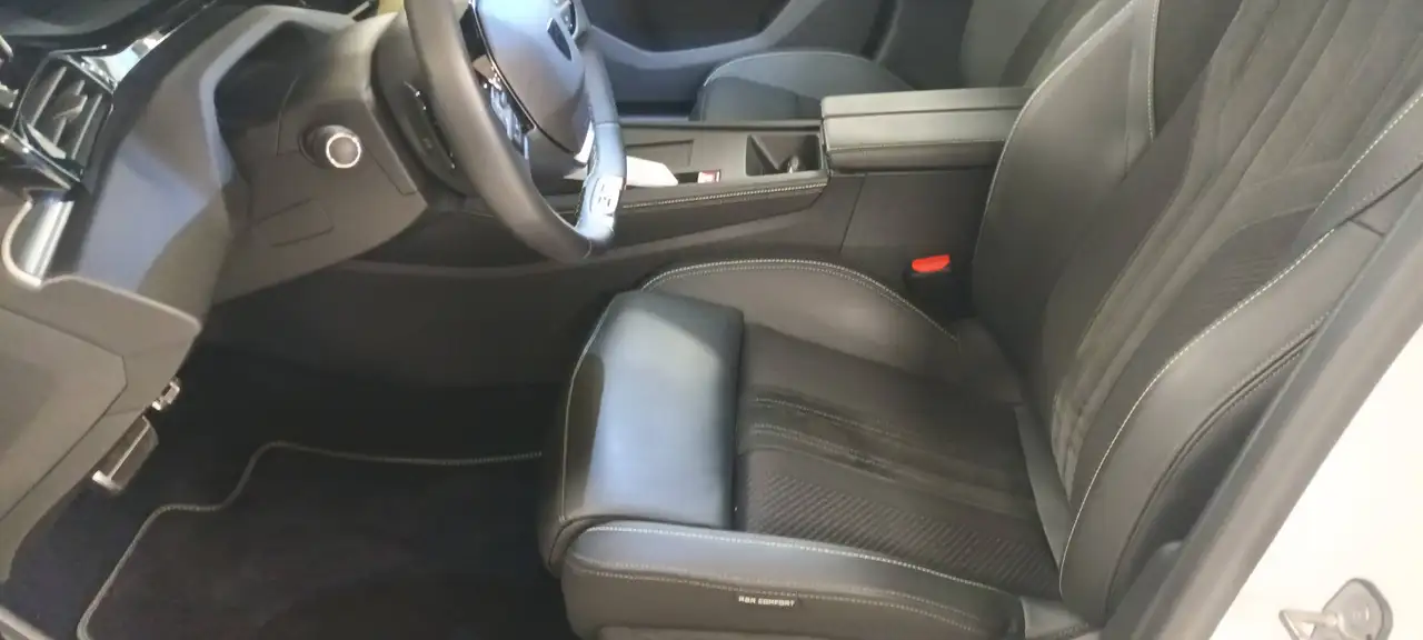 Peugeot 308 SW GT Pure Tech 130 ETA 8 aus 1. Hand, erst 22750 km !!! Scheckheft gepflegt, HU neu, 24 Monate Garantie — Vehicle gallery 5
