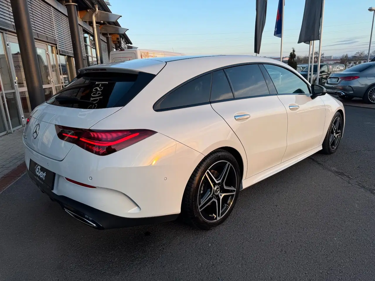Mercedes-Benz CLA 200 +AMG+Pano+Distr+Ambiente+Night+RFK — Vehicle gallery 4