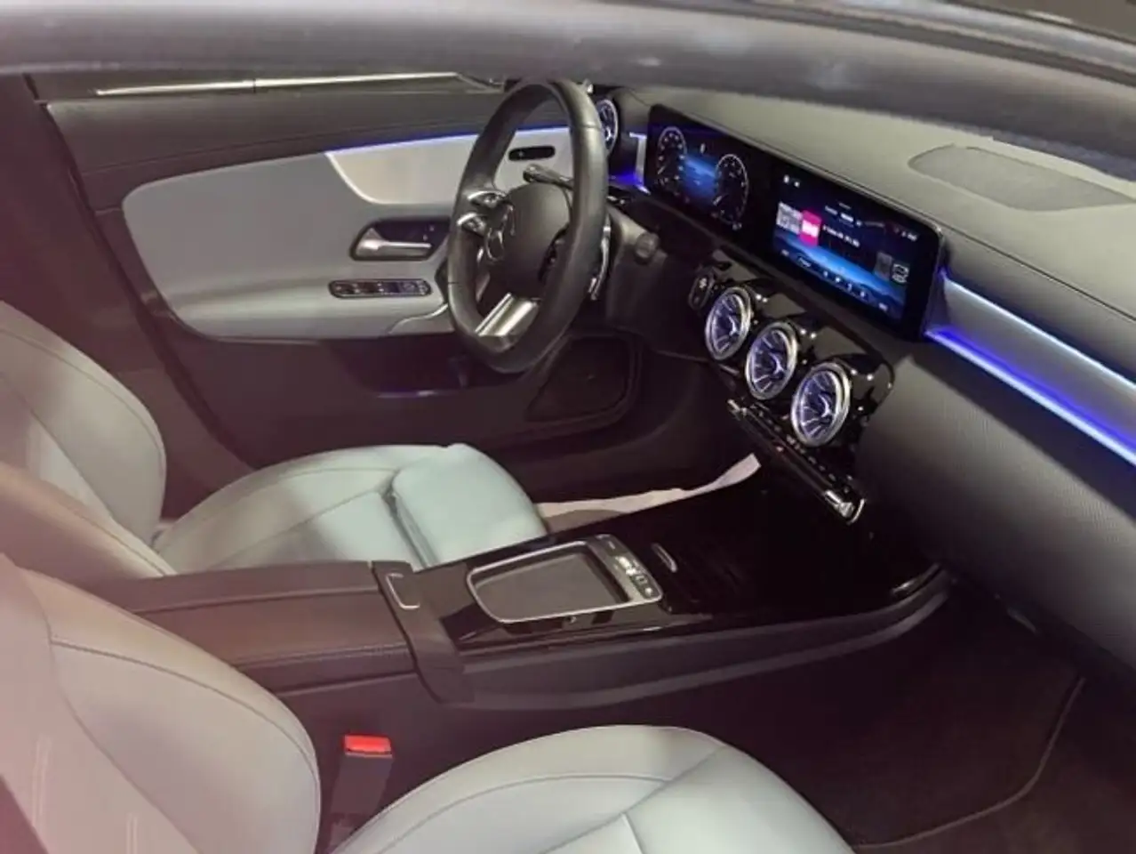 Mercedes-Benz CLA 200 — معرض صور السيارة 10