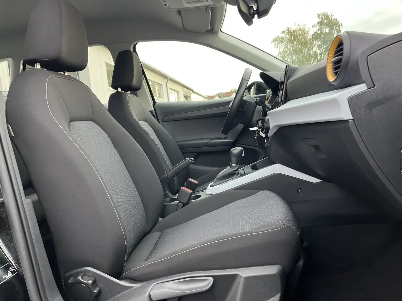 SEAT Arona 1.0 TSI DSG Style 116€ m.20% Anz. Navi LED PDC S — Galerie du véhicule 15