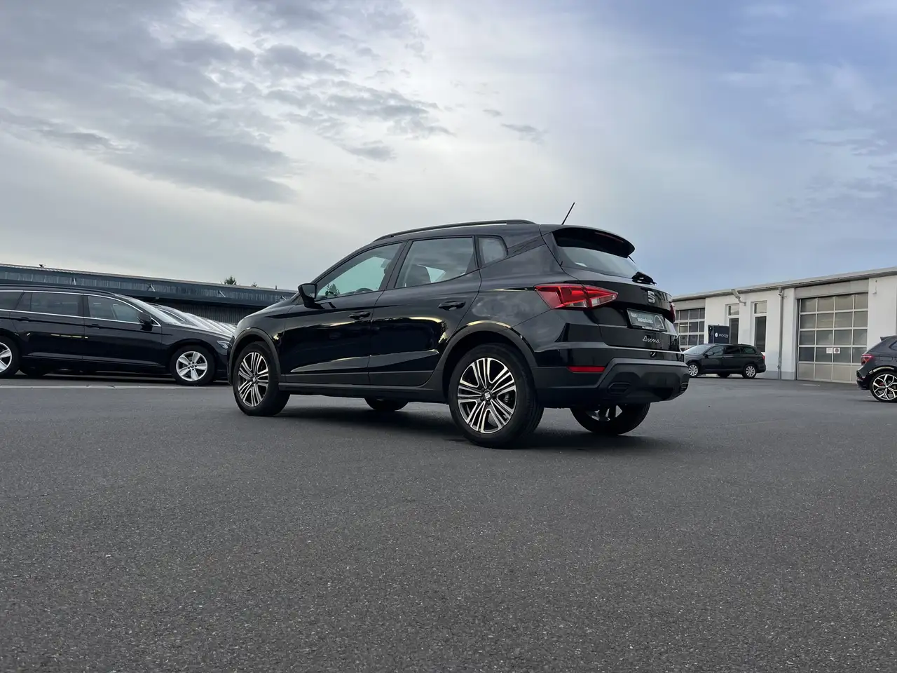 SEAT Arona 1.0 TSI DSG Style 116€ m.20% Anz. Navi LED PDC S — Galerie du véhicule 10
