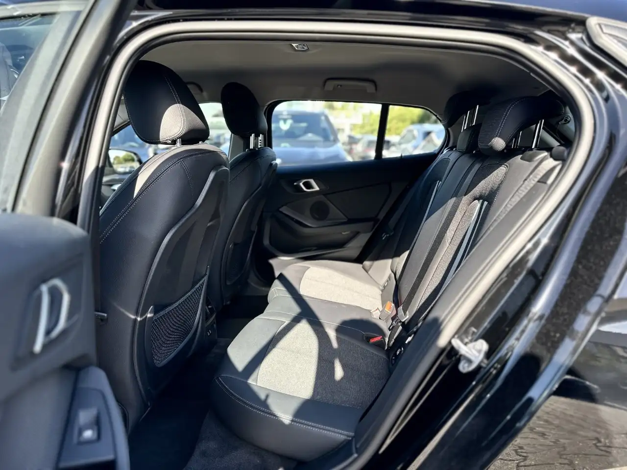 BMW 118 i Hatch Advantage DAB LED WLAN Tempomat AHK — Galerie du véhicule 14