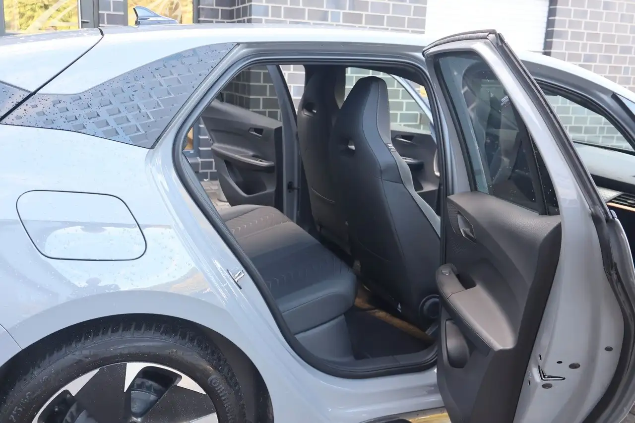 CUPRA Born 170 kW Top Zustand/Allwetterreifen — Galerie du véhicule 17