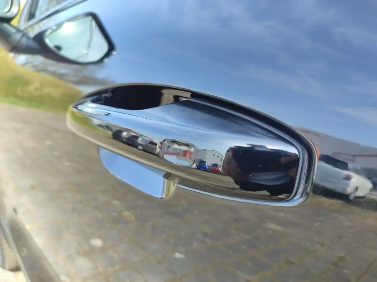 Volvo C40 Plus NAVI AHK PANO ACC RFK Klimaaut SHZ LRH LED TE — معرض صور السيارة 17