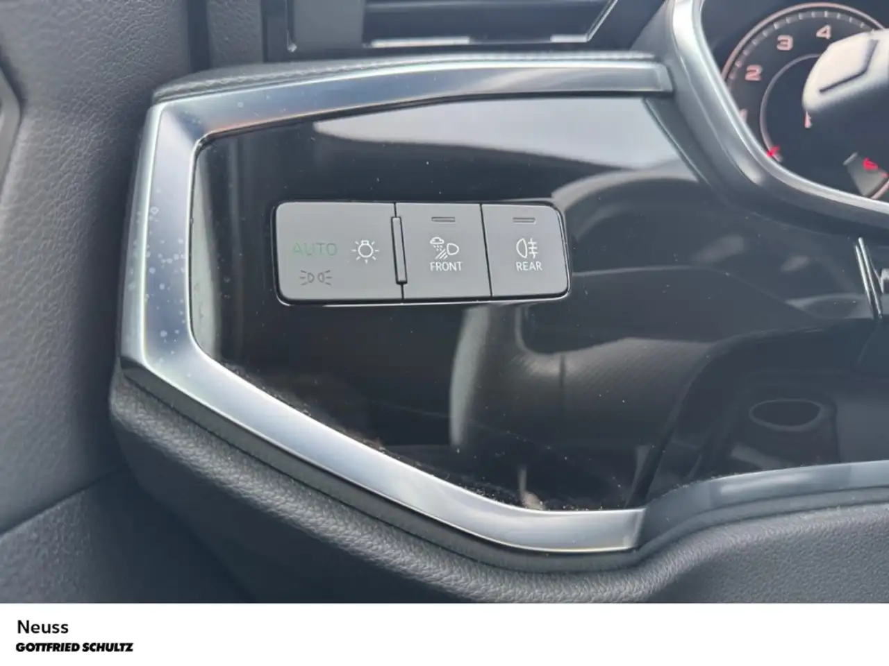 Audi Q3 S-LINE 40 TFSI NAVI SITZHEIZUNG EINPARKHILFE INTER — Galería del vehículo 15