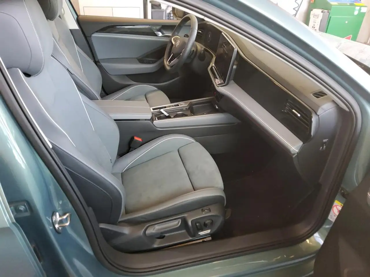Volkswagen Passat Variant 1.5 e-TSI Business/Navi/ACC/Cam/Led/ALU — Galería del vehículo 8