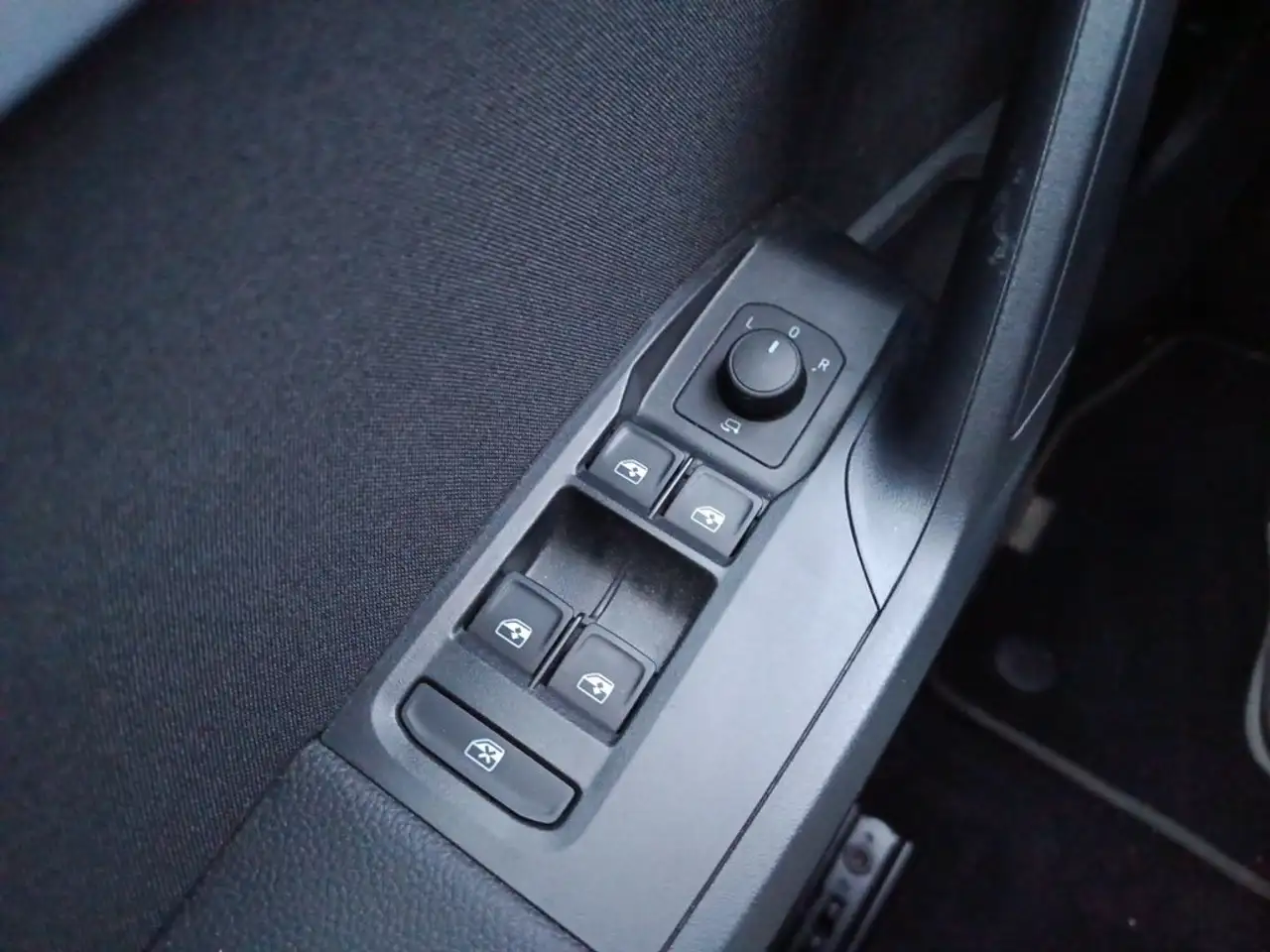 SEAT Ibiza 1.0 TSI S&S FR XS 115 — Vehicle gallery 12