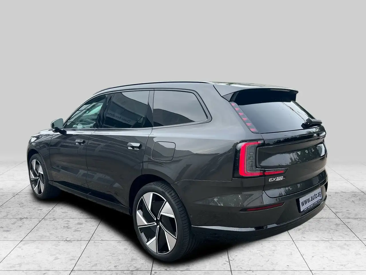 Volvo EX90 ULTRA TWIN MOTOR 7-SITZ AWD MY25 — معرض صور السيارة 2