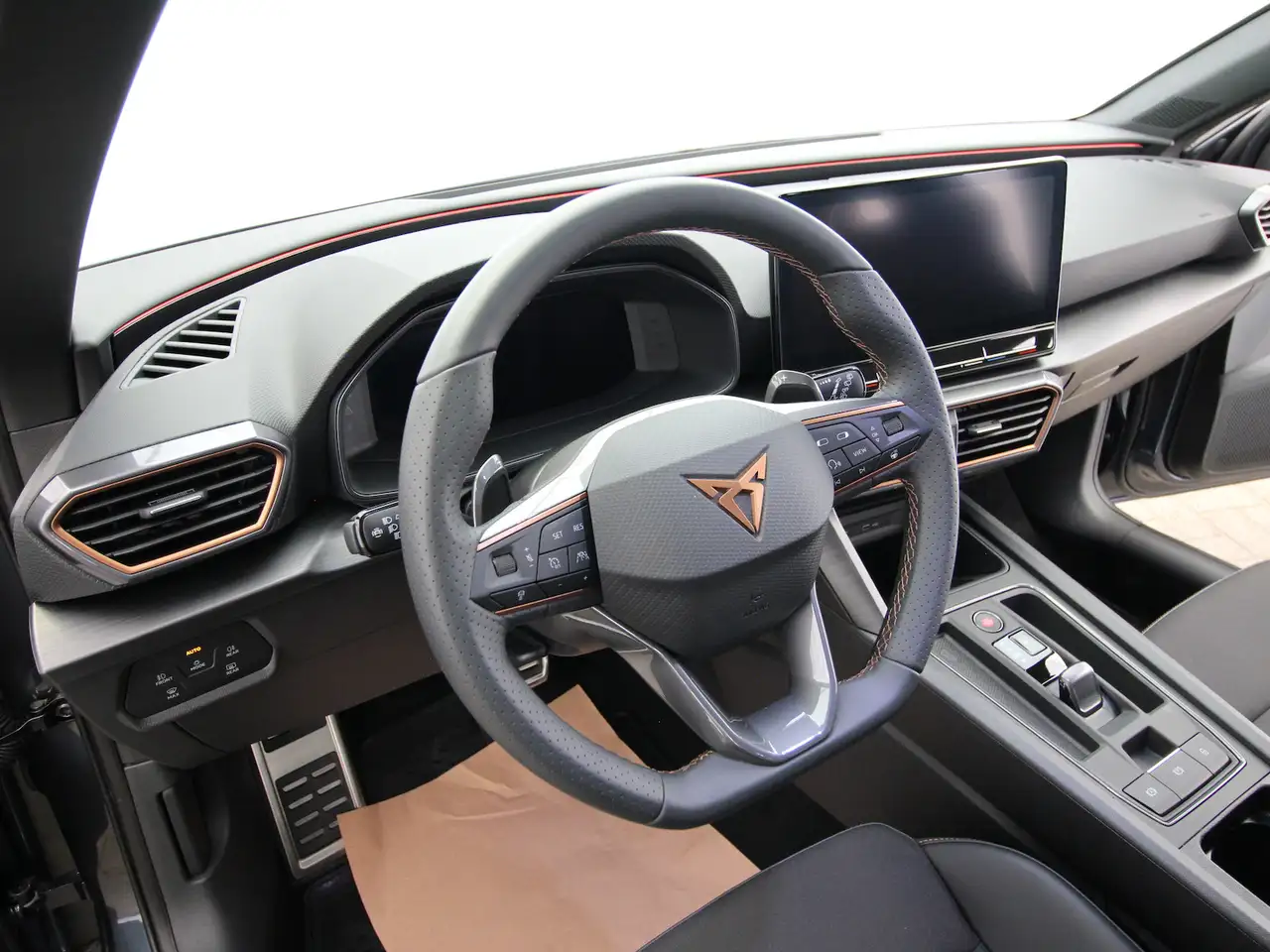 CUPRA Leon Sportstourer e-HYBRID 6-DSG NAVI+LED+KAMERA — معرض صور السيارة 9