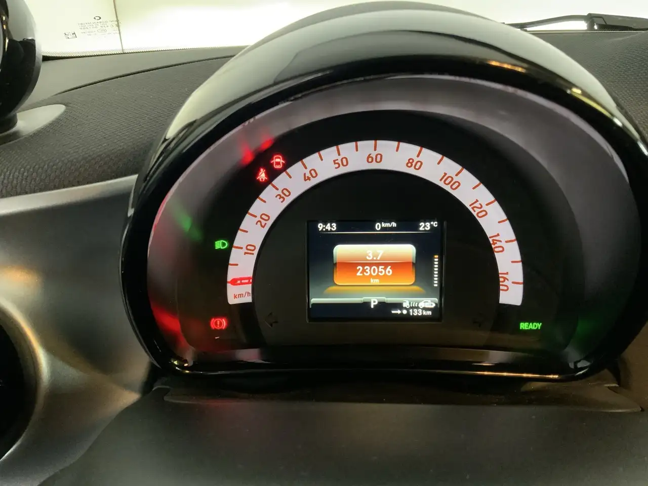 smart forTwo EQ passion Exclusive 22 kW-Bordlader Pano RüKam — معرض صور السيارة 11